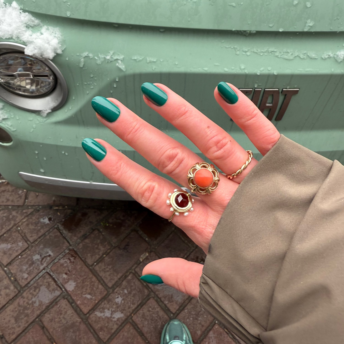 Donkergroene plak nagels gel Freaky Nails
