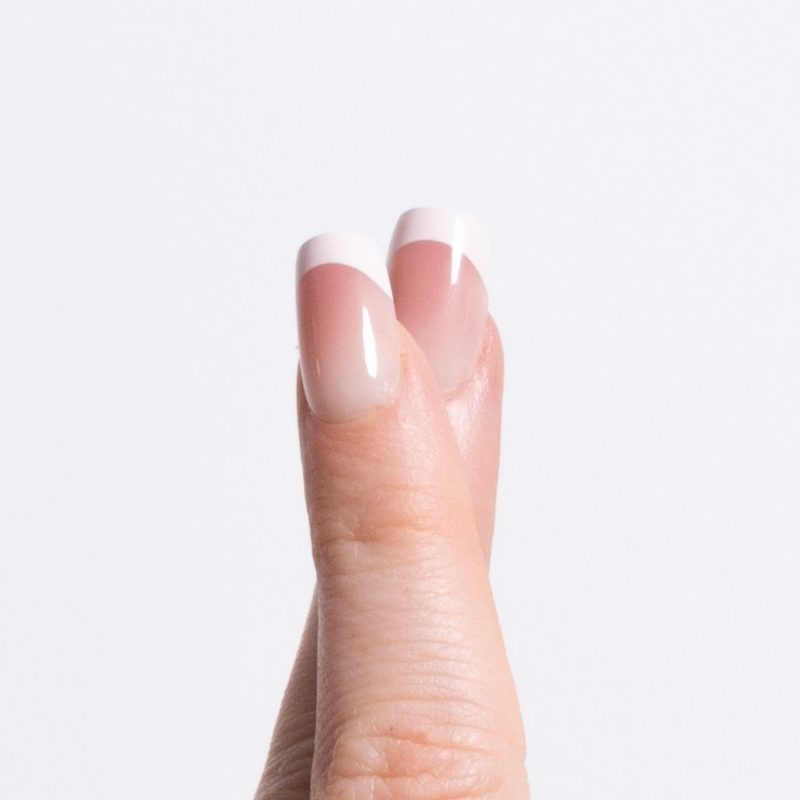 Close-up van Basic? Never. french square press on nagels - Freaky Nails