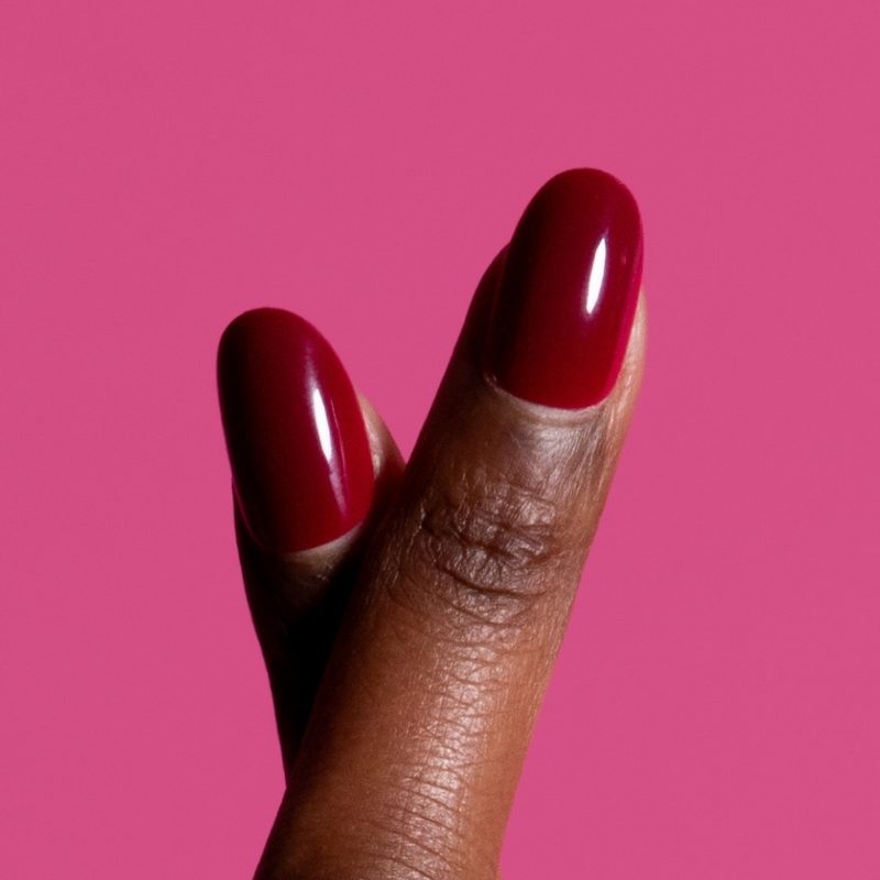 Berry Me rode short oval press on nagels close-up - Freaky Nails