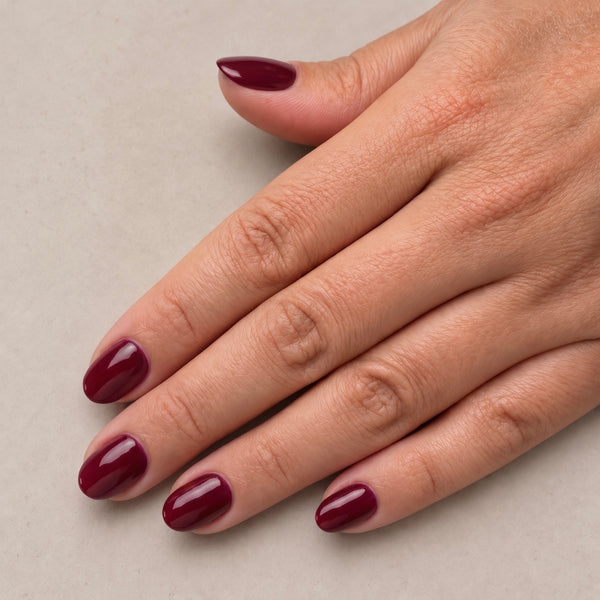 Berry Me rode short oval press on nagels close-up
