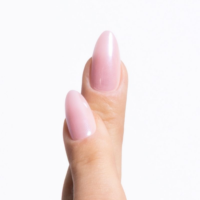 Close-up van Blush Hour blush roze almond press on nagels op witte achtergrond - Freaky Nails