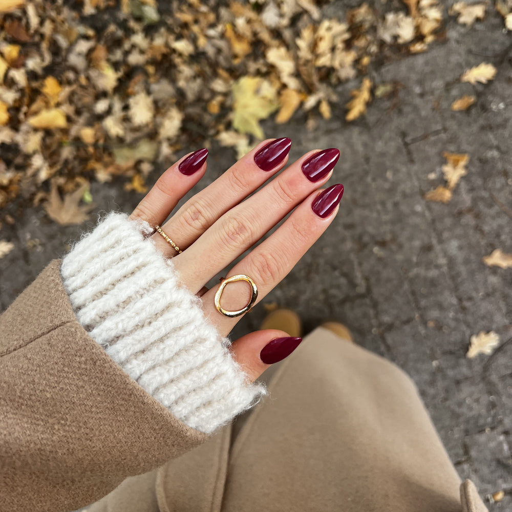 Bordeaux Baby bordeauxrode press on nagels van Freaky Nails