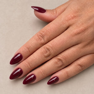 Bordeauxrode plaknagels met glossy finish