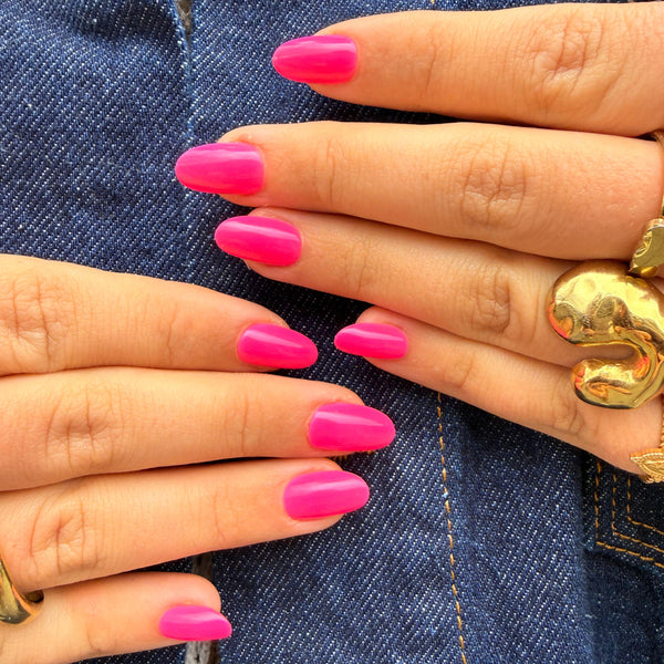 Felle roze plaknagels zonder lijm, soft gel press on nagels in almond vorm