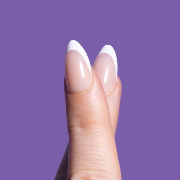 French AF french tip almond press on nagels close-up - Freaky Nails