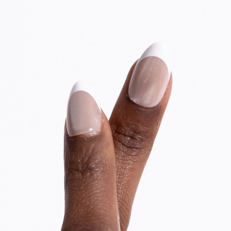 Close-up van French Glace nude glitter french almond press on nagels - Freaky Nails