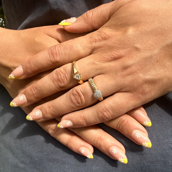 Gele bloemen nepnagels Golden Daisy soft gel plaknagels