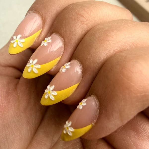 Golden Daisy gele floral french tip press on nails