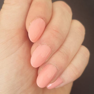 Flirt Alert roze short oval press on nagels natuurlijke look - Freaky Nails