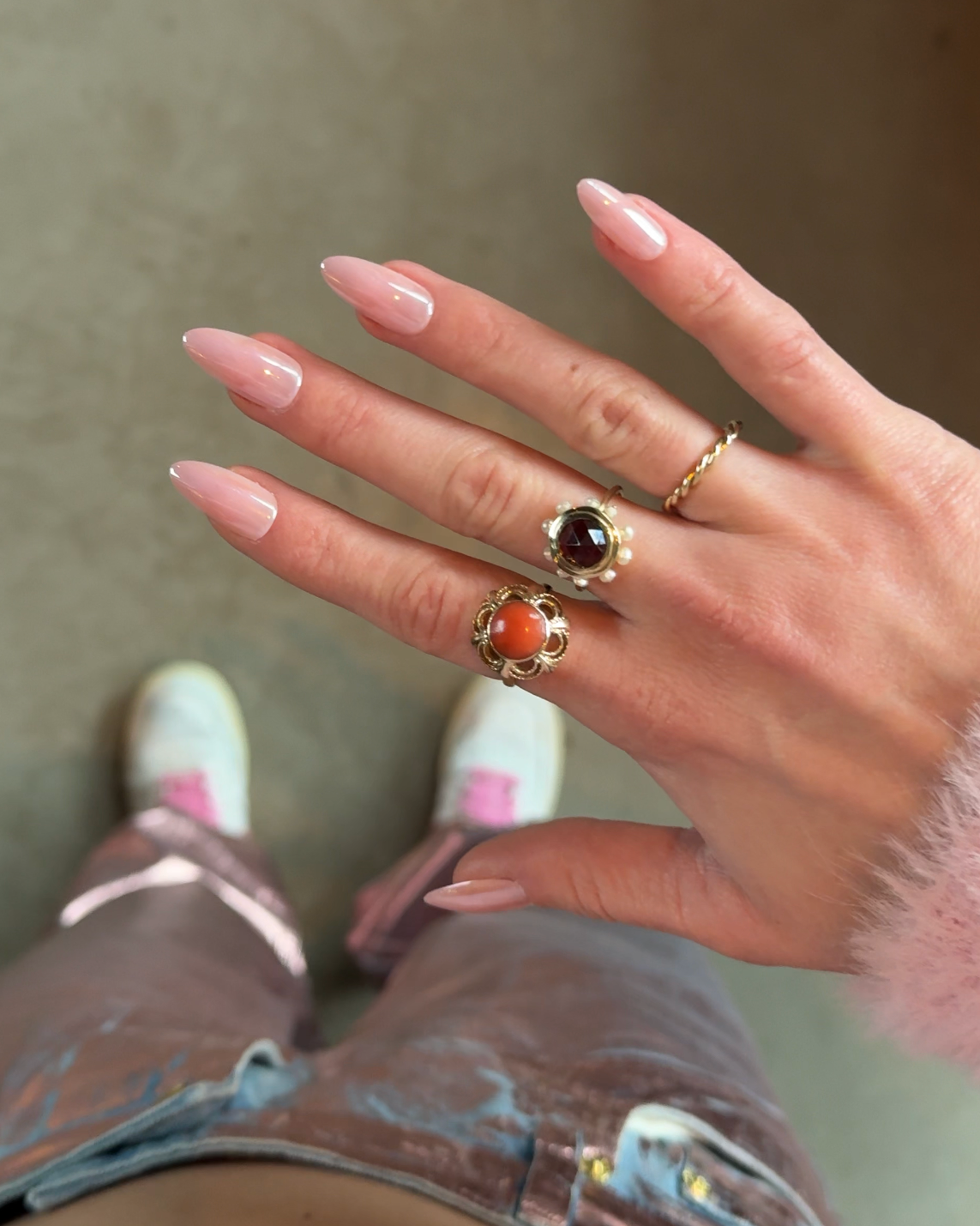 Lange press on nagels nude met glazed finish almond vorm
