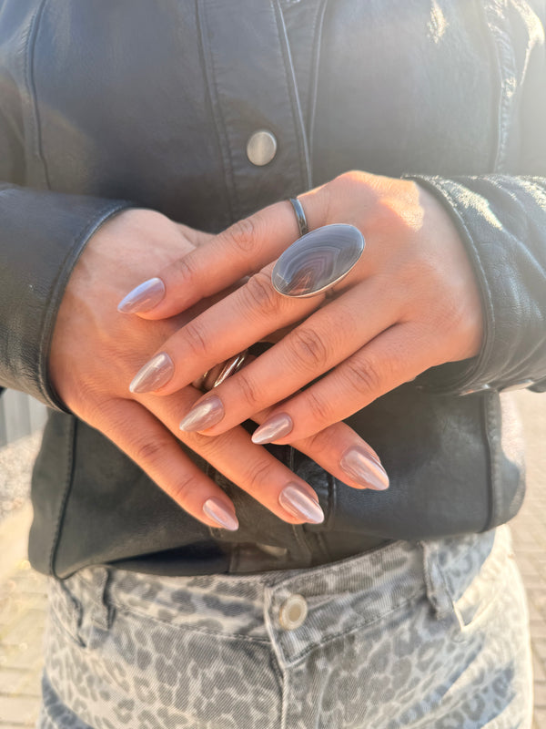 Nude press on nagels kort met glazed finish