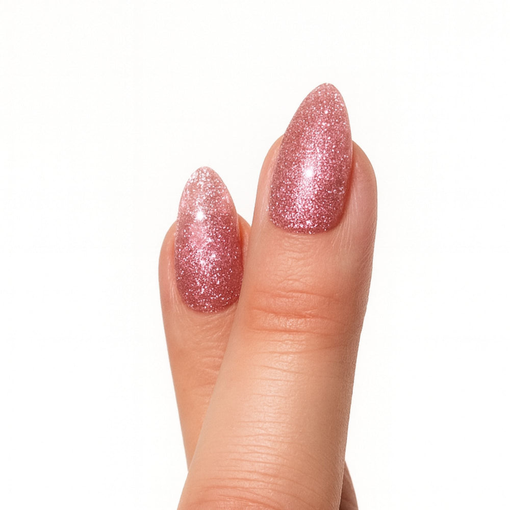 Roze shimmer press on nagels in almond vorm Pink Stardust van Freaky Nails