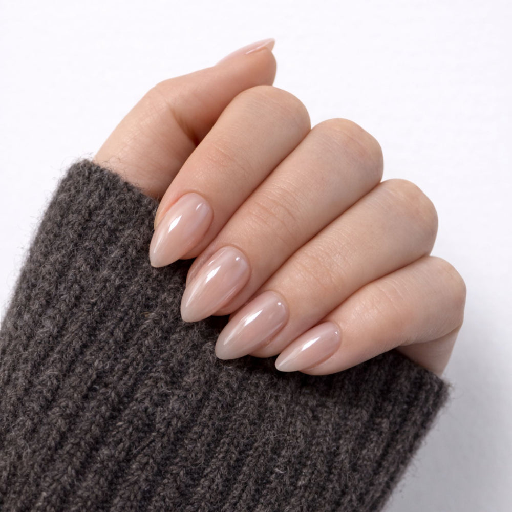 Soft nude press on nagels met natuurlijke glow en glossy finish – Quiet Glow van Freaky Nails