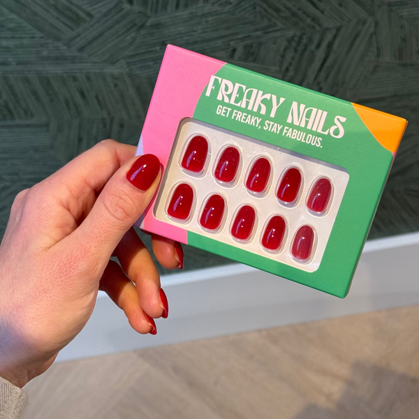 Rode press on nagels Red Flag kunstnagels manicure