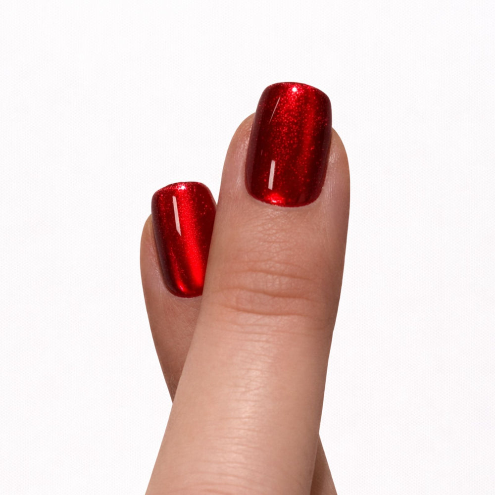 Metallic rode press on nagels in square vorm. Ruby Rush van Freaky Nails.