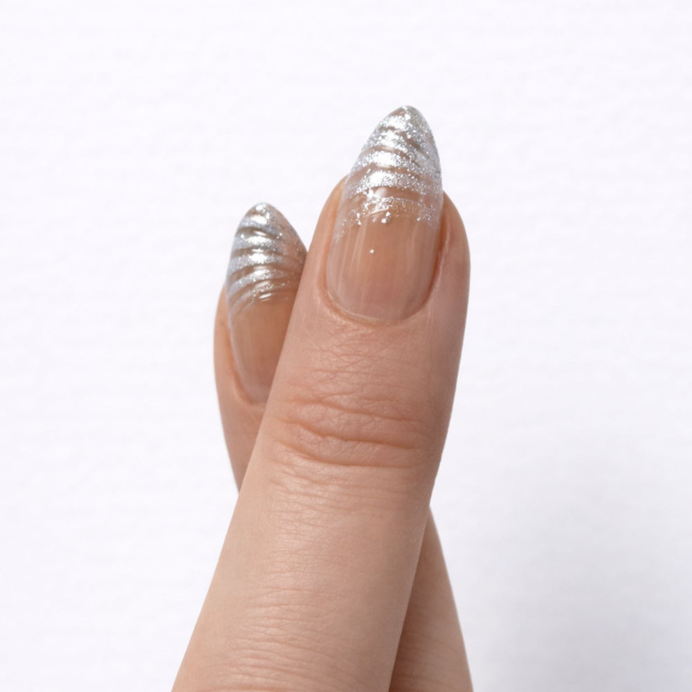 Nude press on nagles met sculpted zilveren tip en glossy finish Silver Crush van Freaky Nails