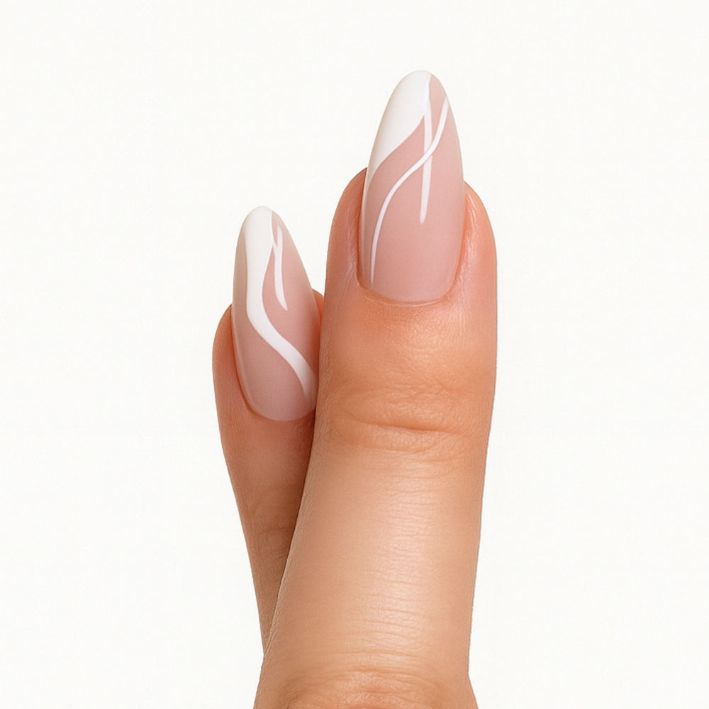 Nude press on nagels met witte abstracte swirls. Soft Swirl van Freaky Nails.
