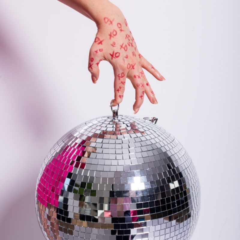 Spice Up Nude nude short square press on nagels close-up - Freaky Nails