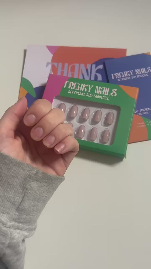 Soft Serve Aanbrengen - Freaky Nails