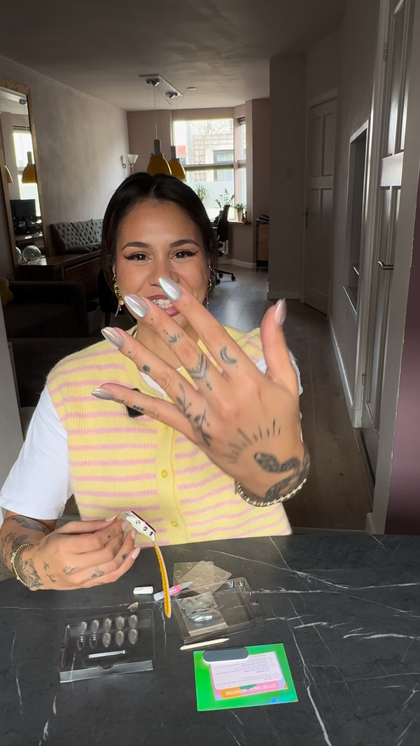 Metal Mood press on nagels binnen 5 minuten aanbrengen